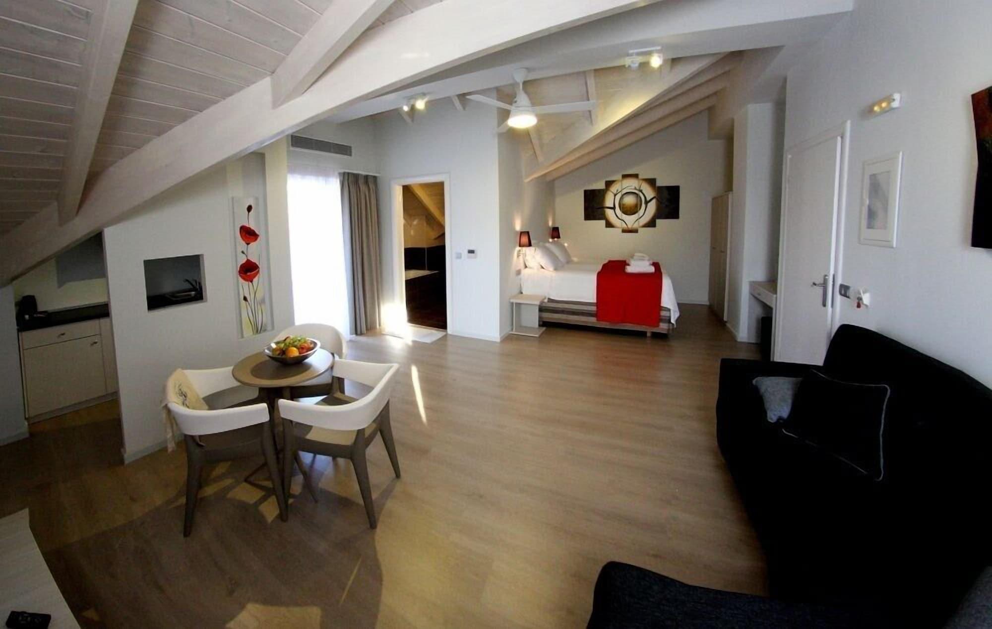 Aura Boutique Hotel ลิคชูรี ภายนอก รูปภาพ