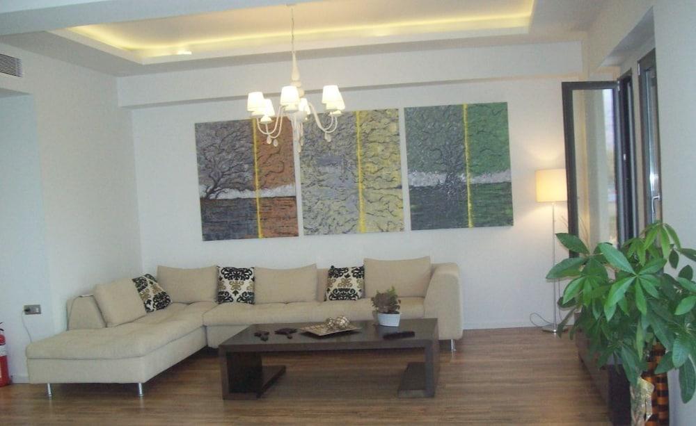 Aura Boutique Hotel ลิคชูรี ภายนอก รูปภาพ